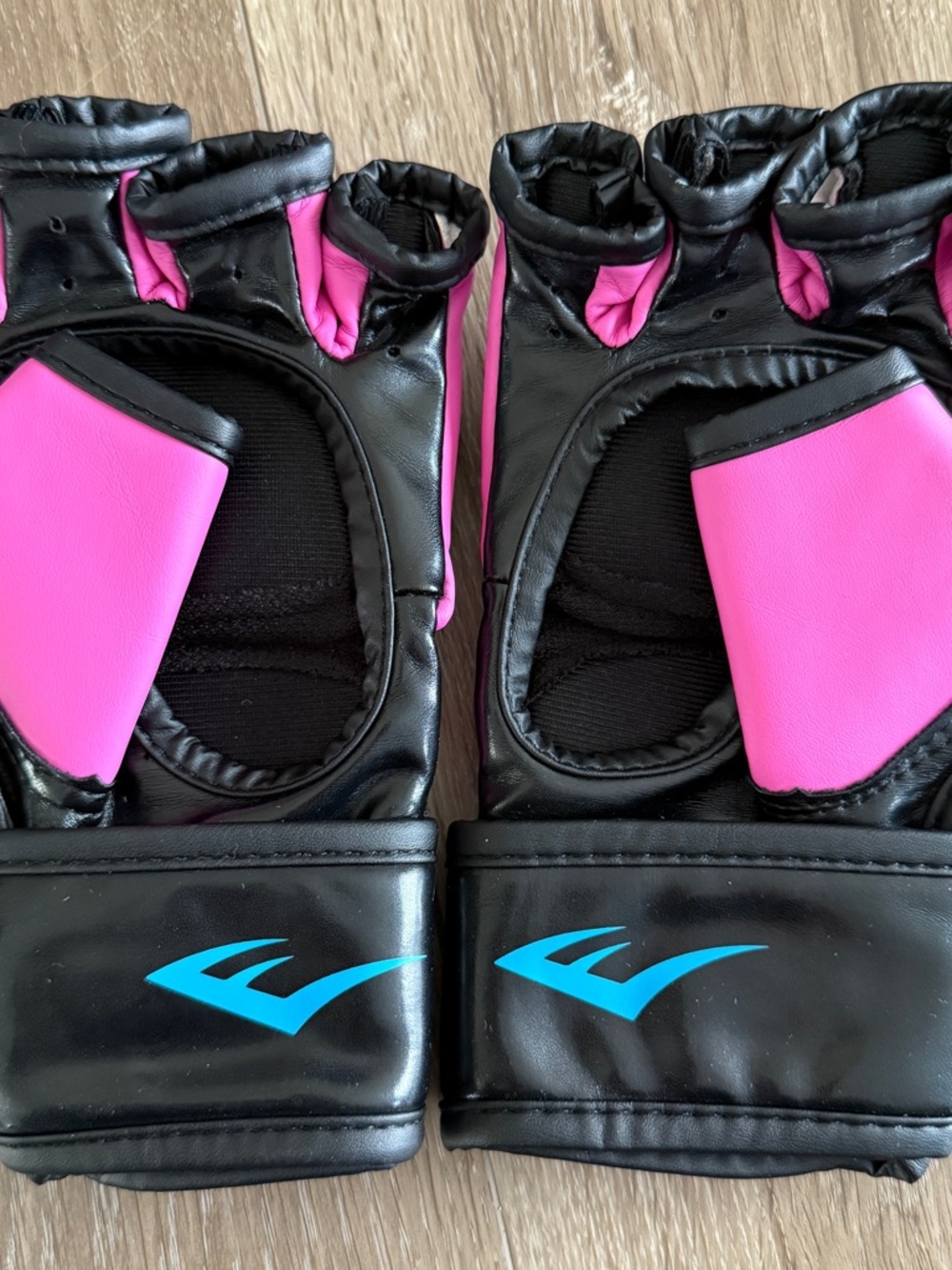 Everlast Evercool MMA Training Gloves + RDX Hand‎ Wraps Pink/Black M/L - Picture 4 of 6